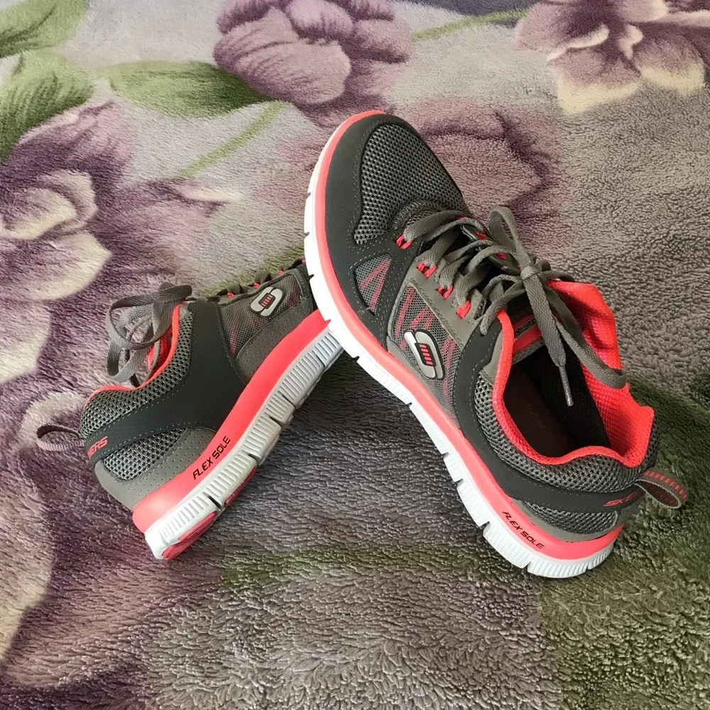 Skechers Women’s Spring Fever Sneaker Style 11727 - Picture 11 of 11